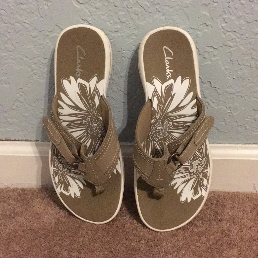 Clark’s athletic flip flops